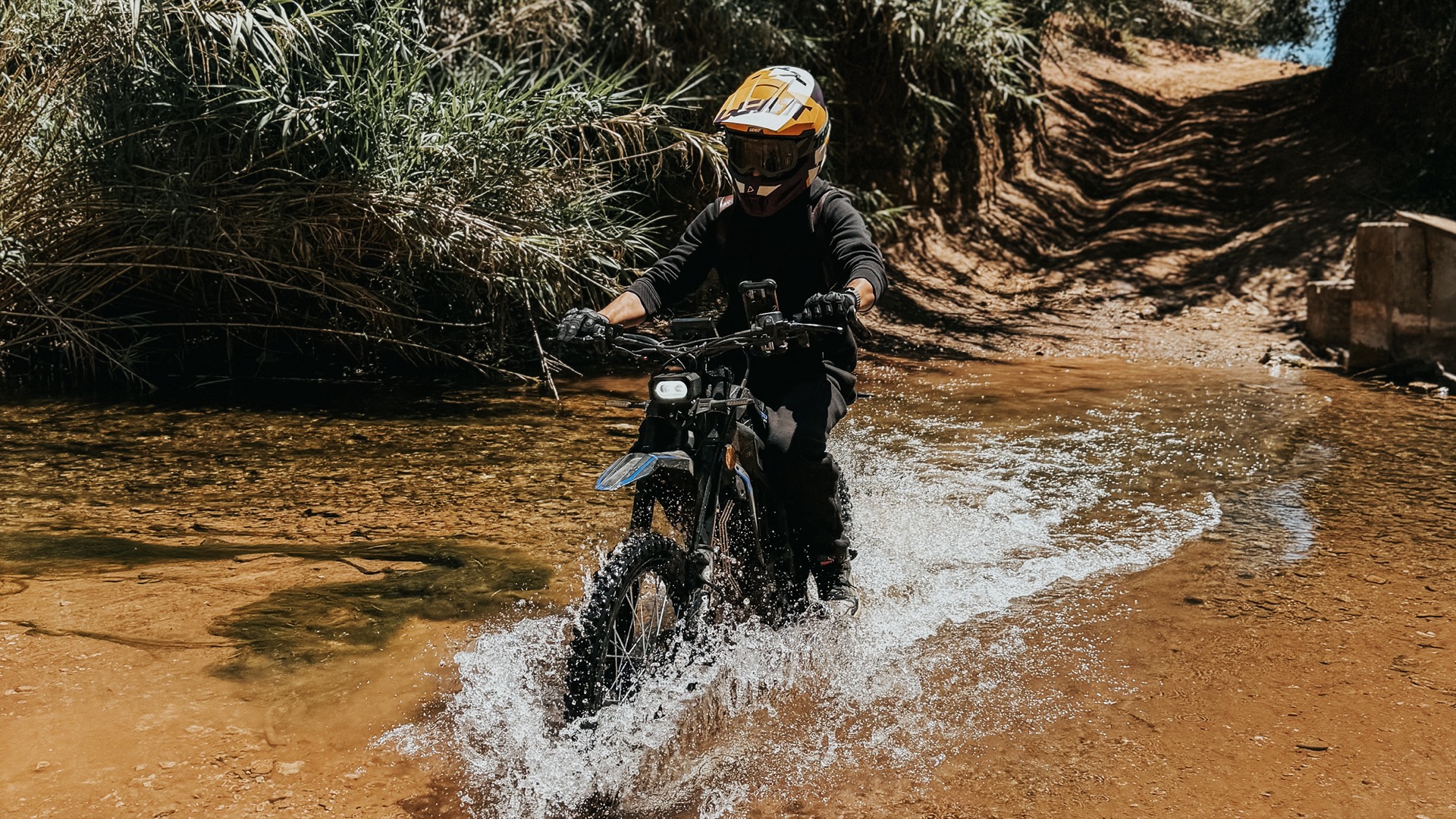 Electric bike tour through Algarve Barrocal landscape - Ewheelo eco-tours